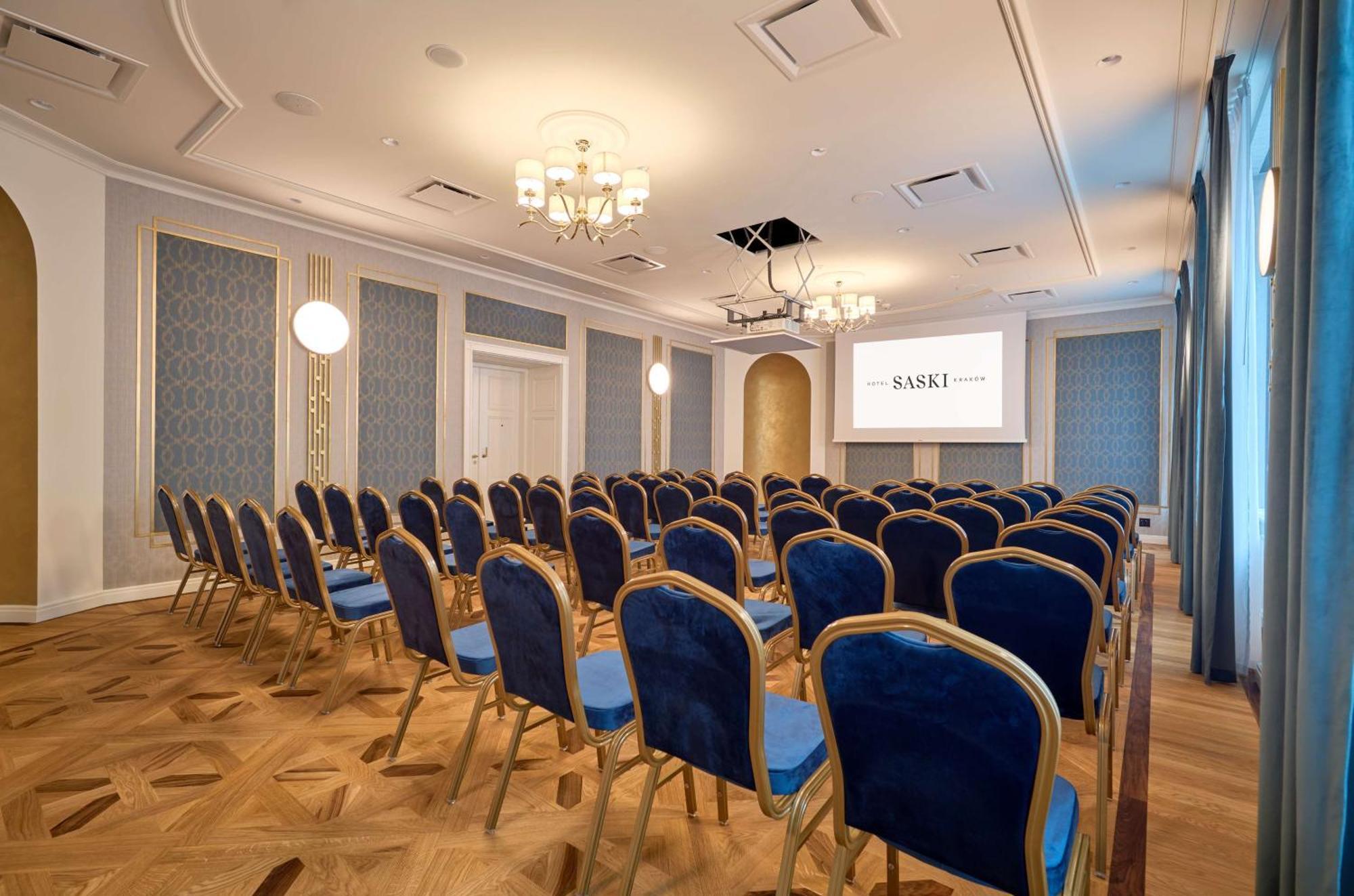 Saski Curio Collection By Hilton