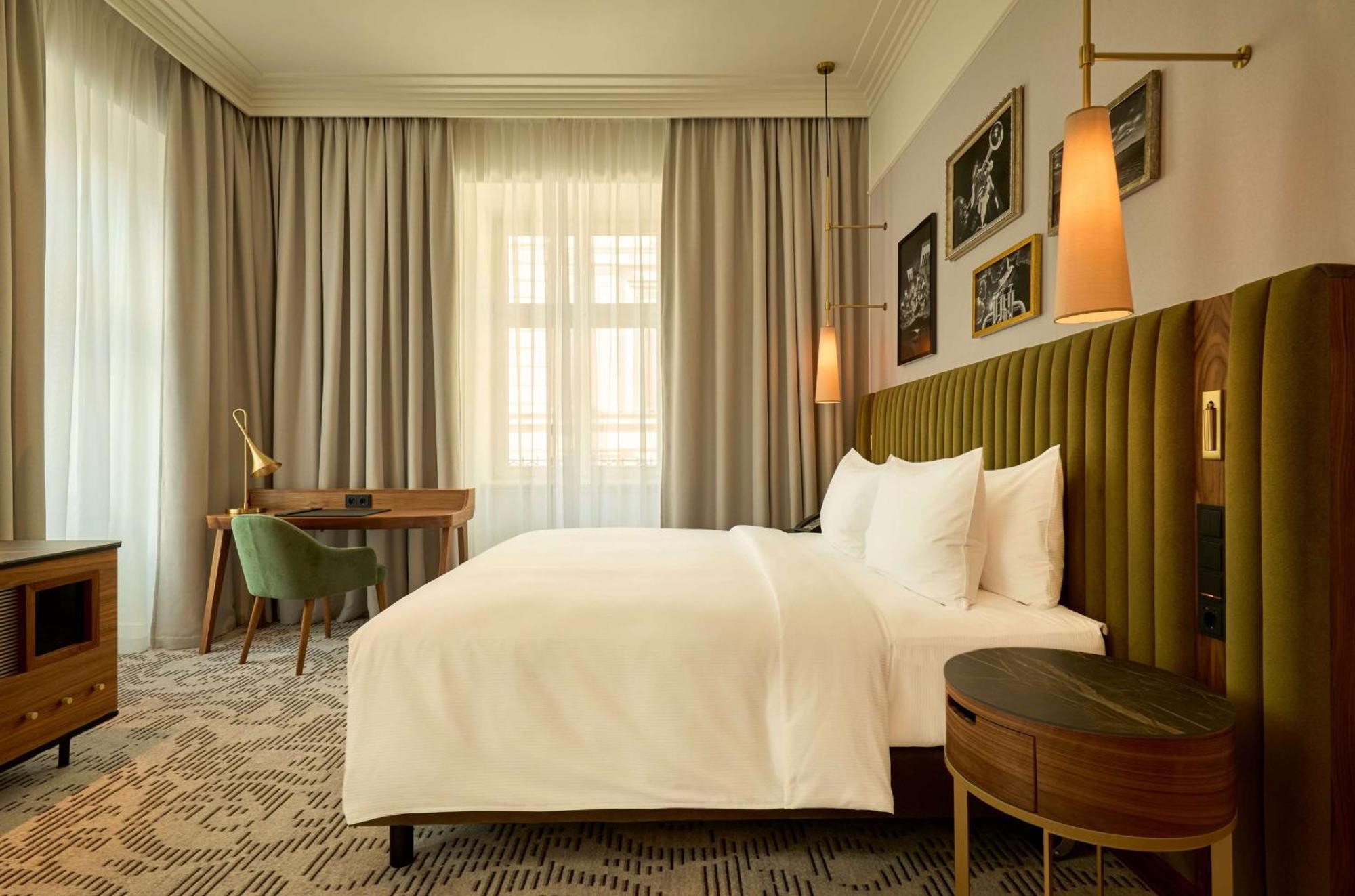 Saski Curio Collection By Hilton Hotel