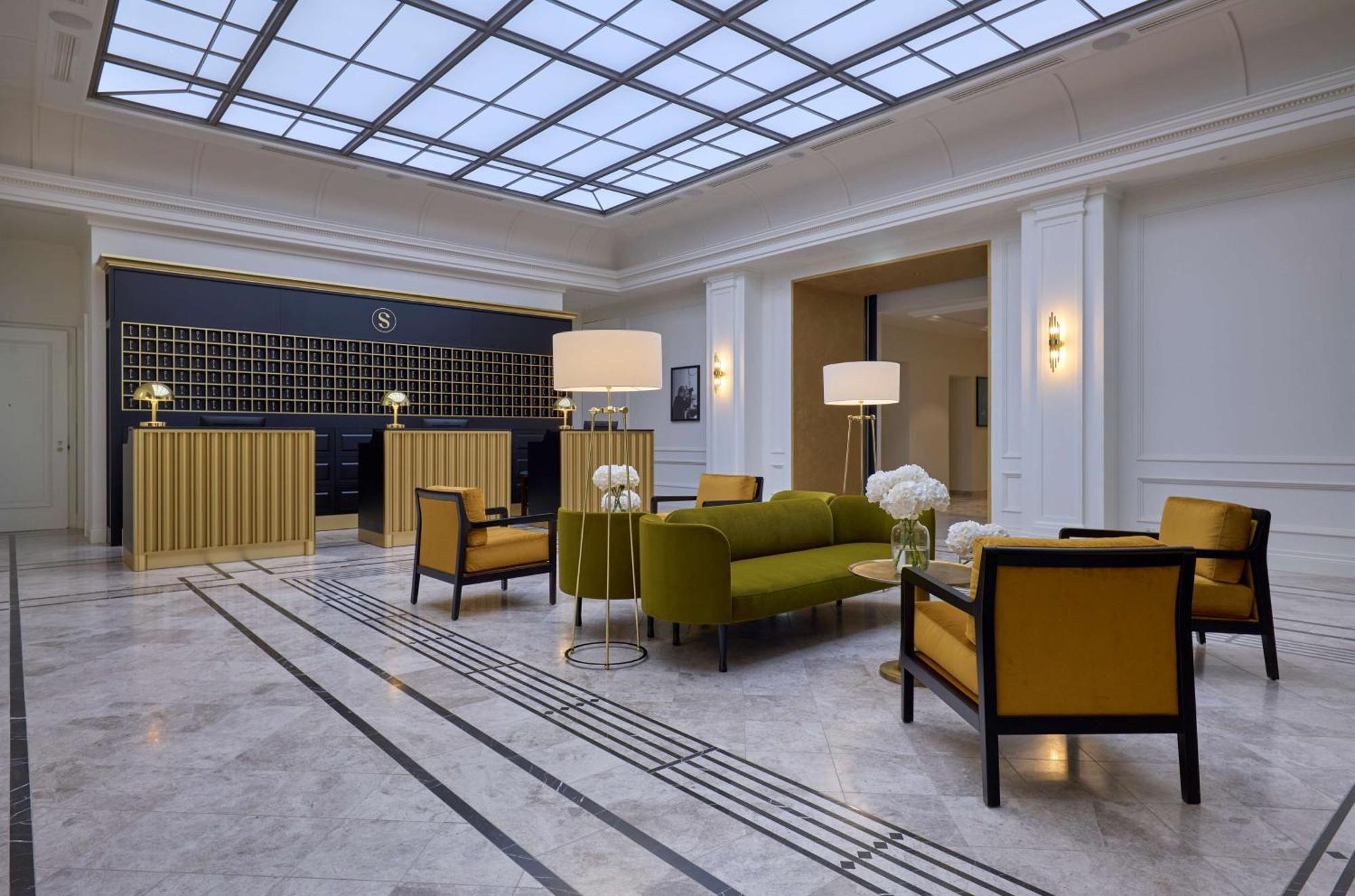Saski Curio Collection By Hilton