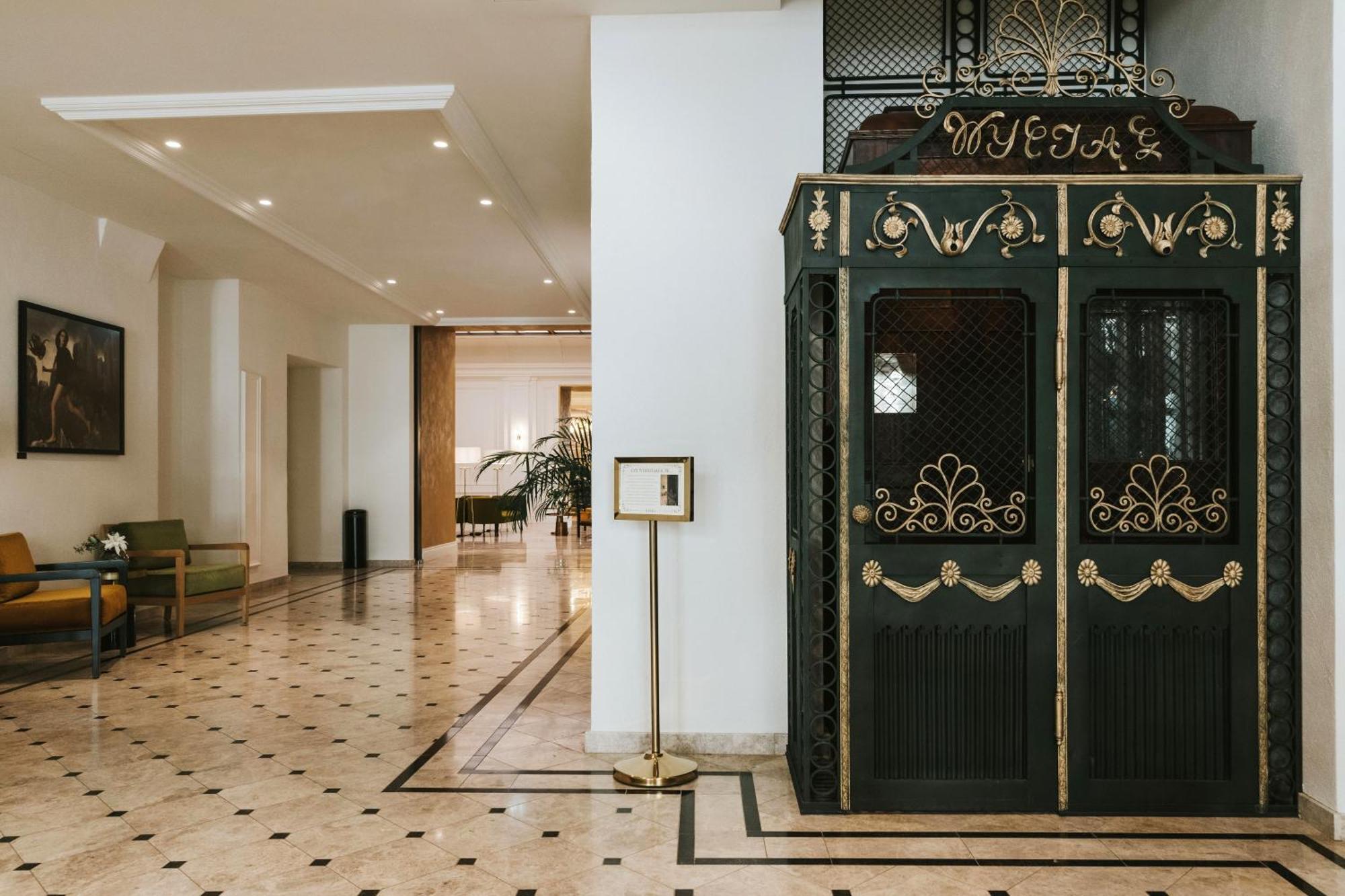 Hotel Saski Curio Collection By Hilton 5*
